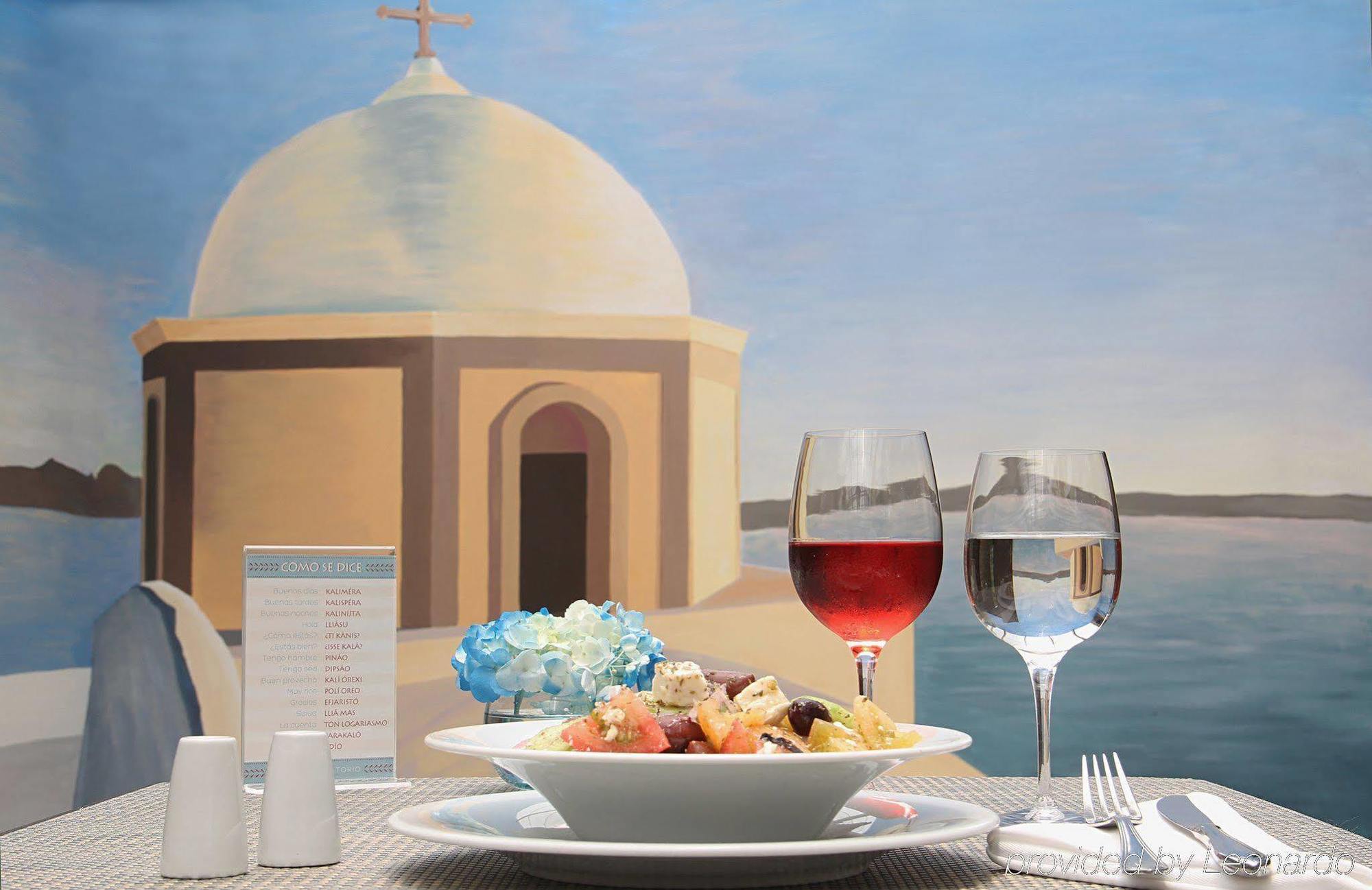 Hotel Morrison Usaquen Bogotá Dış mekan fotoğraf A Greek salad with wine