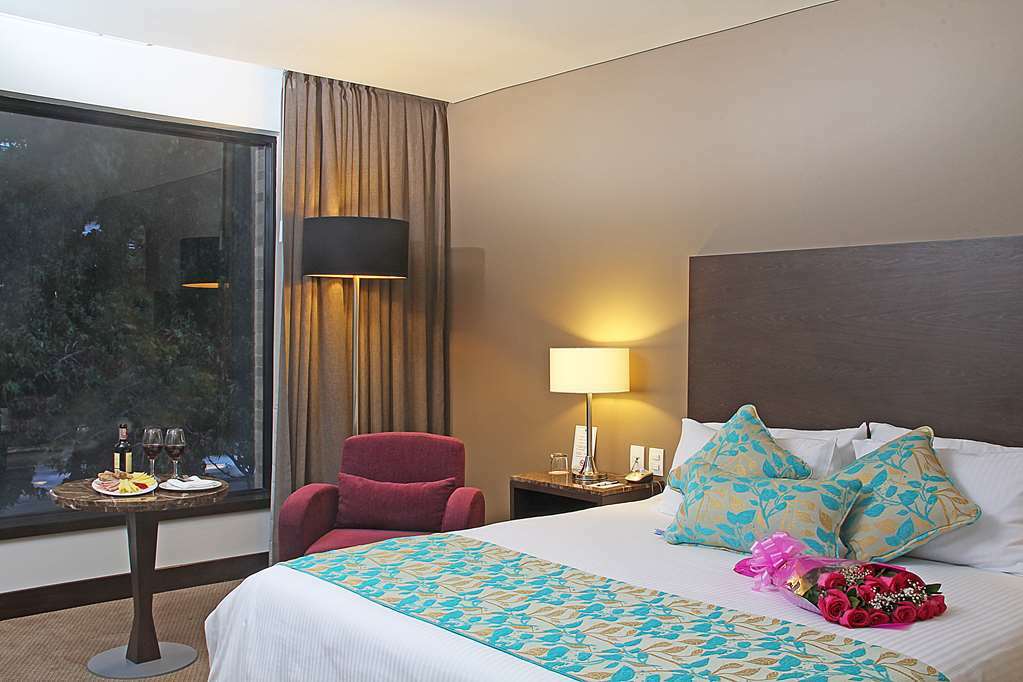 Hotel Morrison Usaquen Bogotá Oda fotoğraf A room at the hotel
